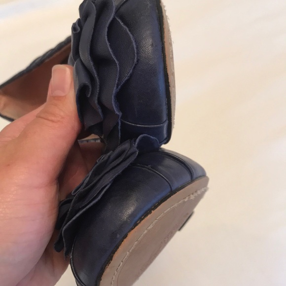 Royal Blue Vince Camuto heels with flower detail - Picture 7 of 8